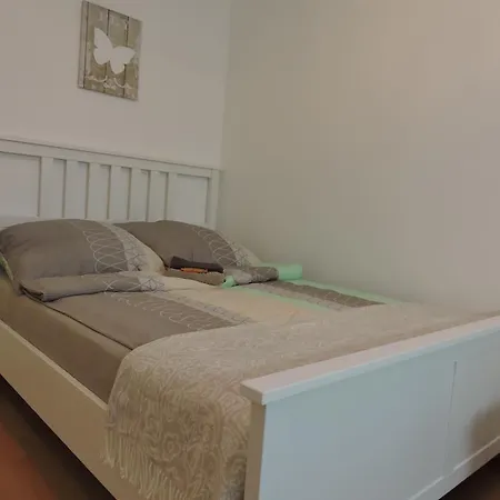 Leo Apartment